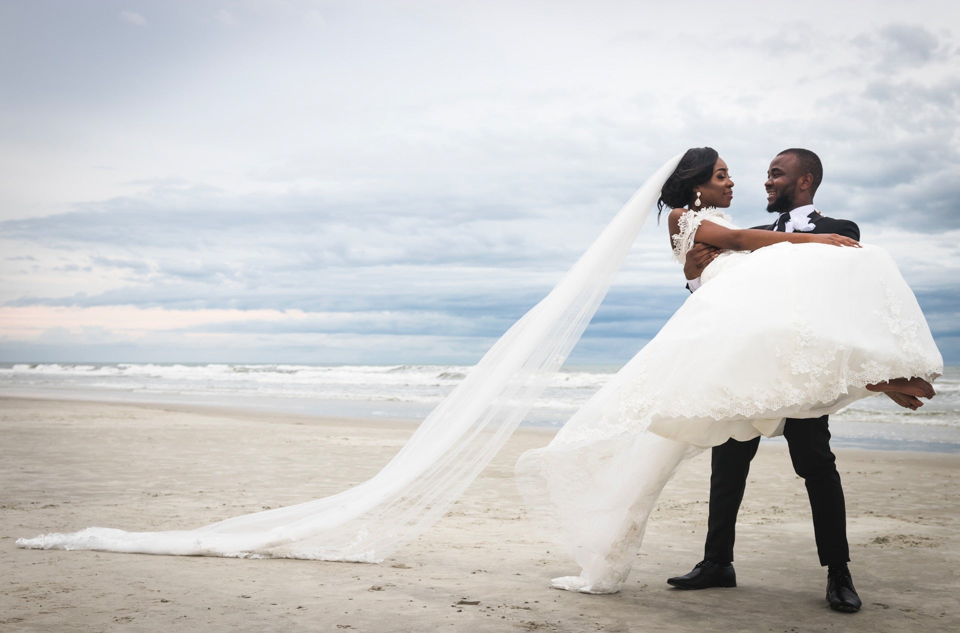7 Essential Tips for Planning a Beach Wedding