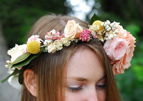 How to Make a Flower Headband with Real Flowers  Flower crown, Floral  crown, Flower head wreaths