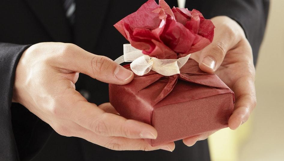 5 Best Housewarming Gifts for Newlyweds SaveOnCrafts