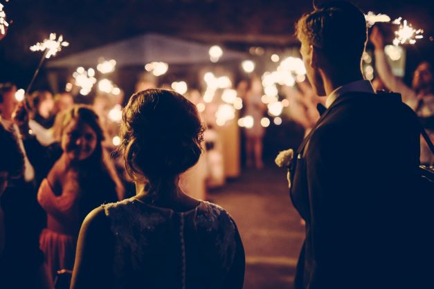 5 Essential Ways to Stick to Your Wedding Budget