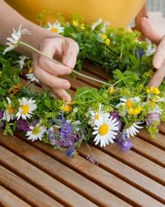 DIY How to make a Floral Garland Headpiece