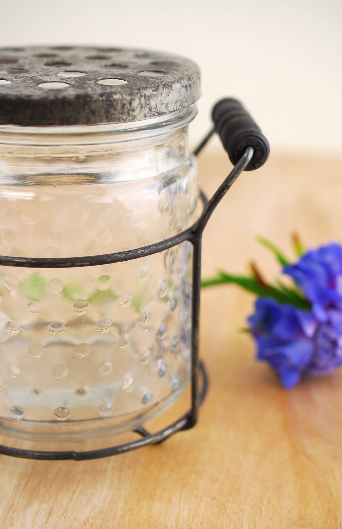 hobnail glass jar with frog lid 5in