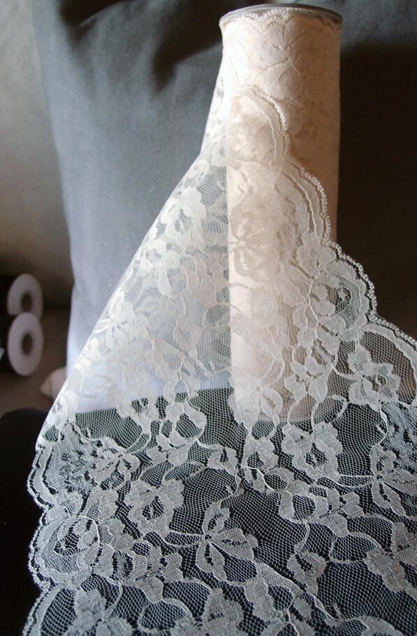 Ivory Chantilly Lace Runner 14in x 10yds